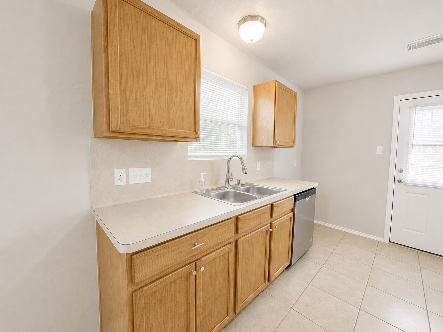 14942 Sunset Creek Drive Property Photo 7