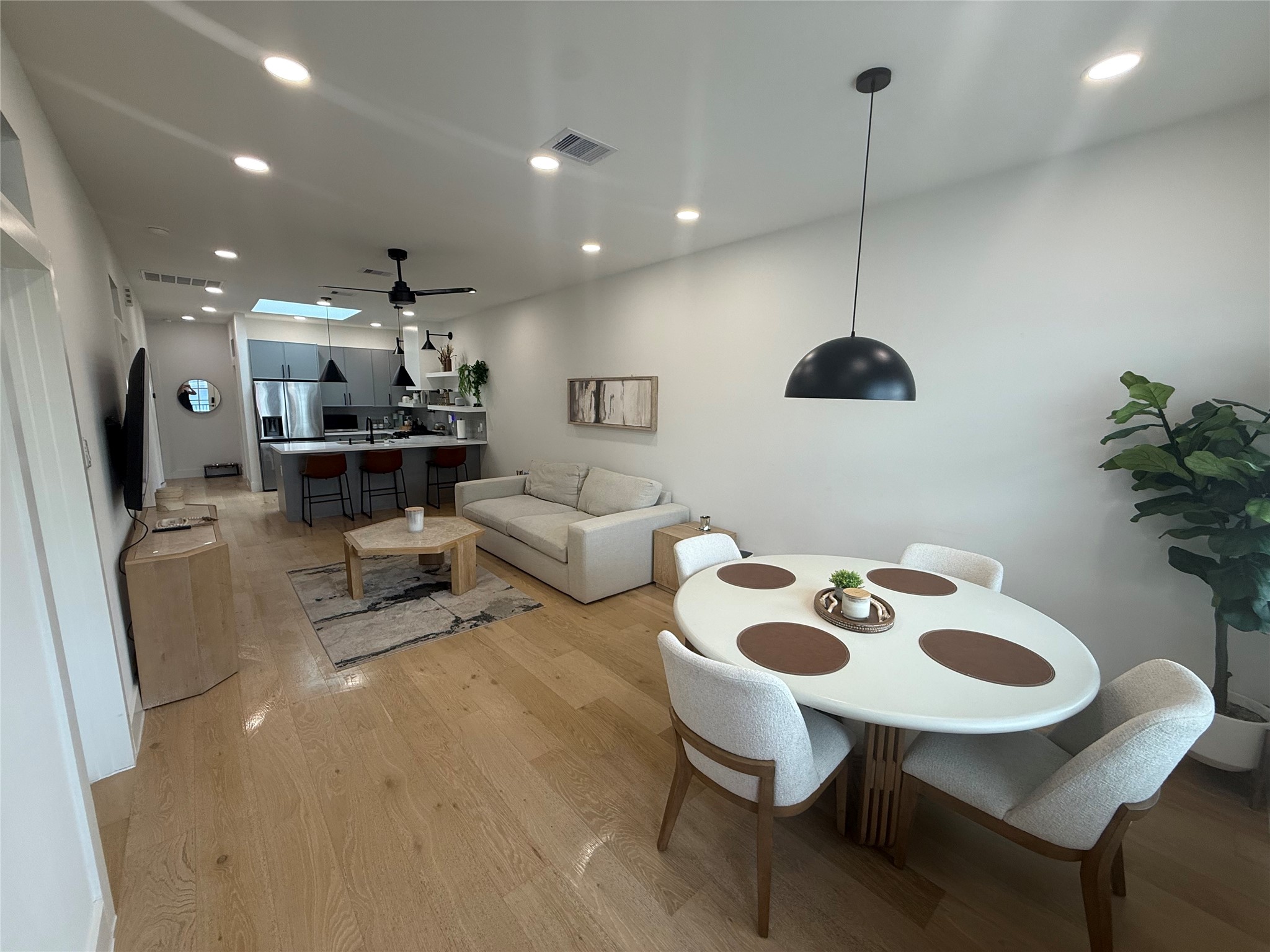 1813 Lewis Street Property Photo 2