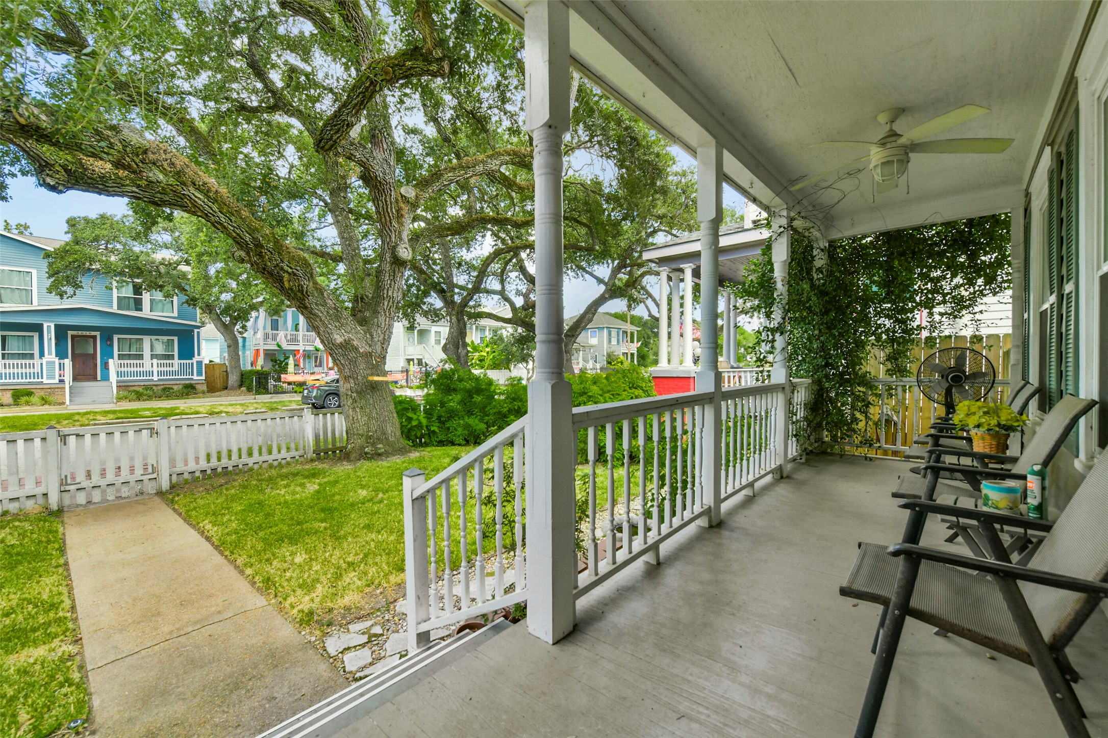 3017 Bernardo De Galvez Avenue Property Photo 3