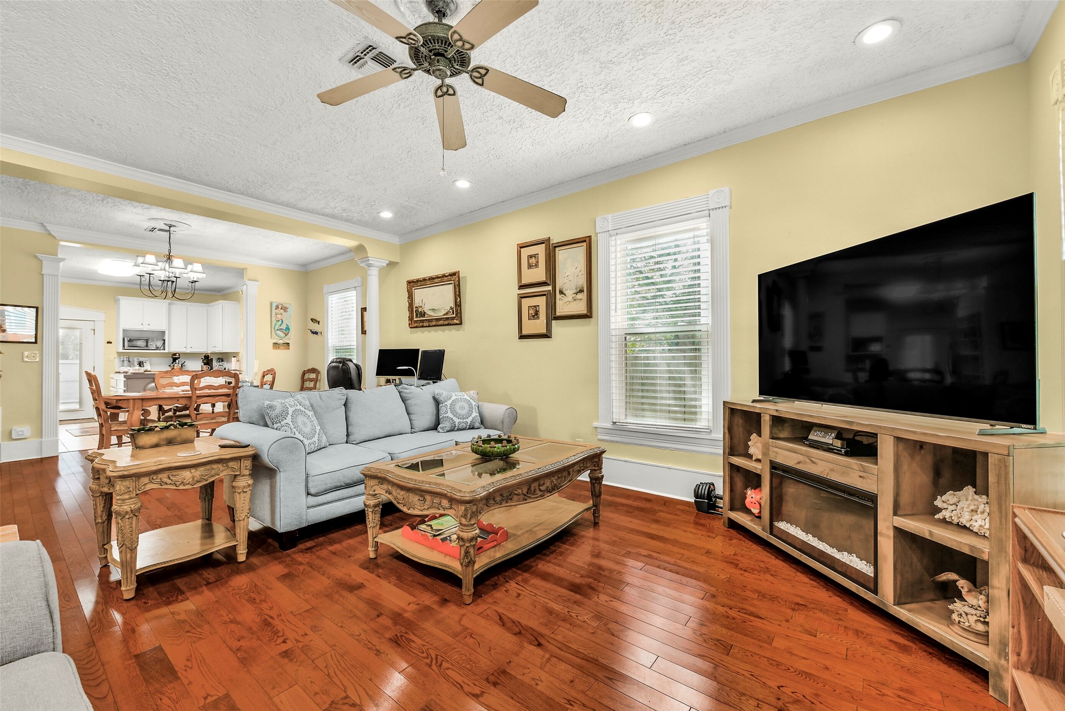 3017 Bernardo De Galvez Avenue Property Photo 4