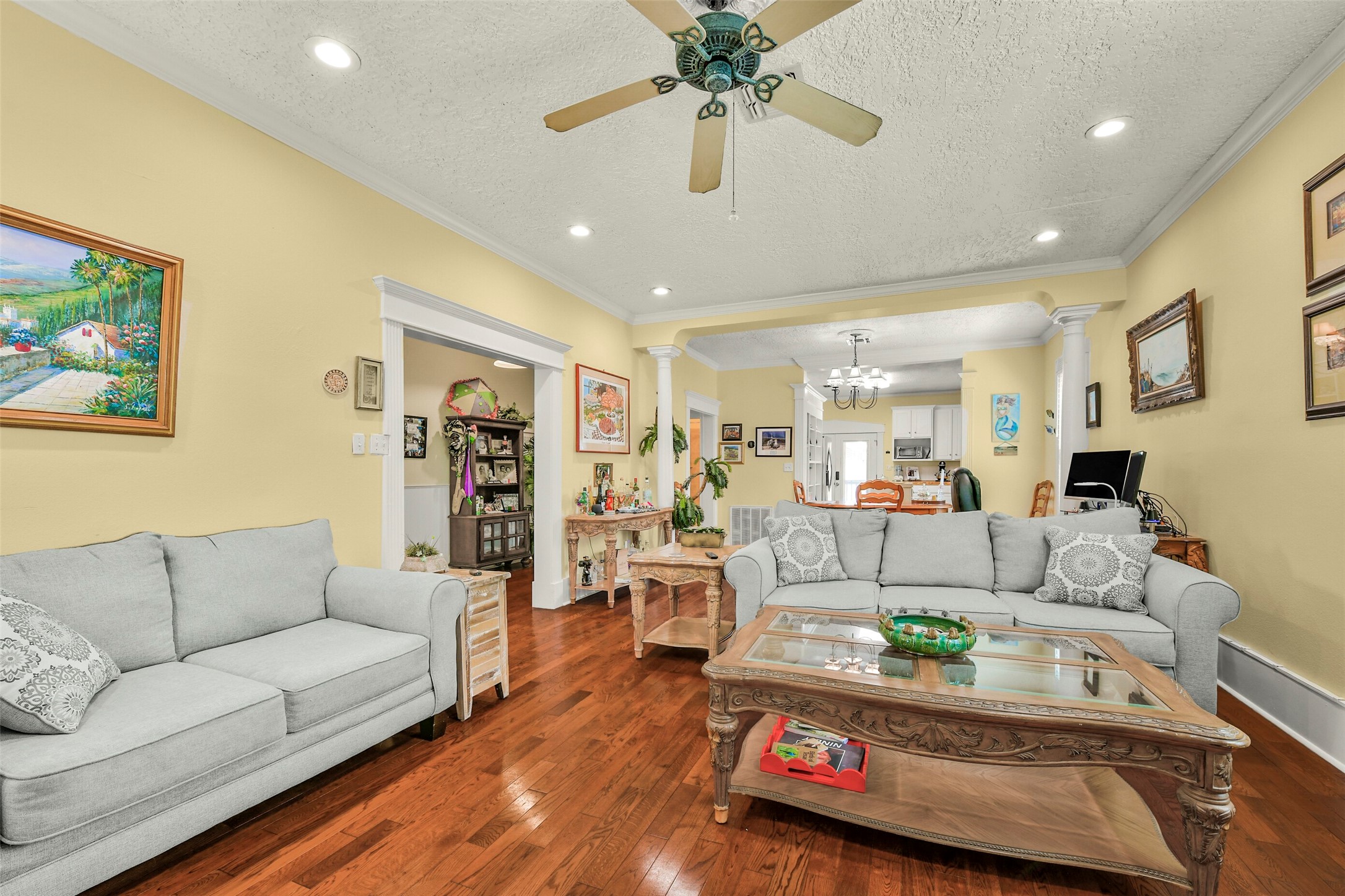 3017 Bernardo De Galvez Avenue Property Photo 5