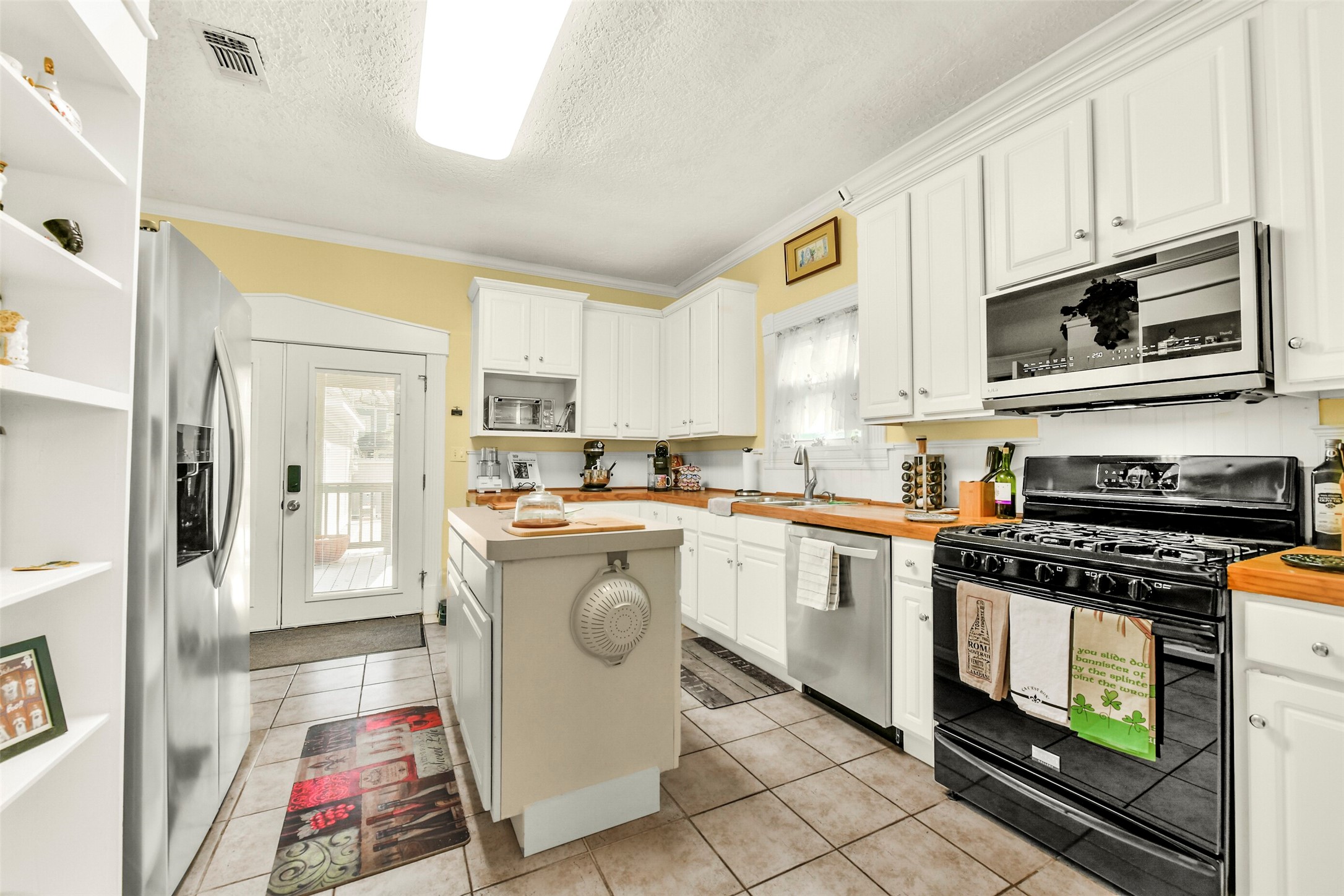3017 Bernardo De Galvez Avenue Property Photo 7