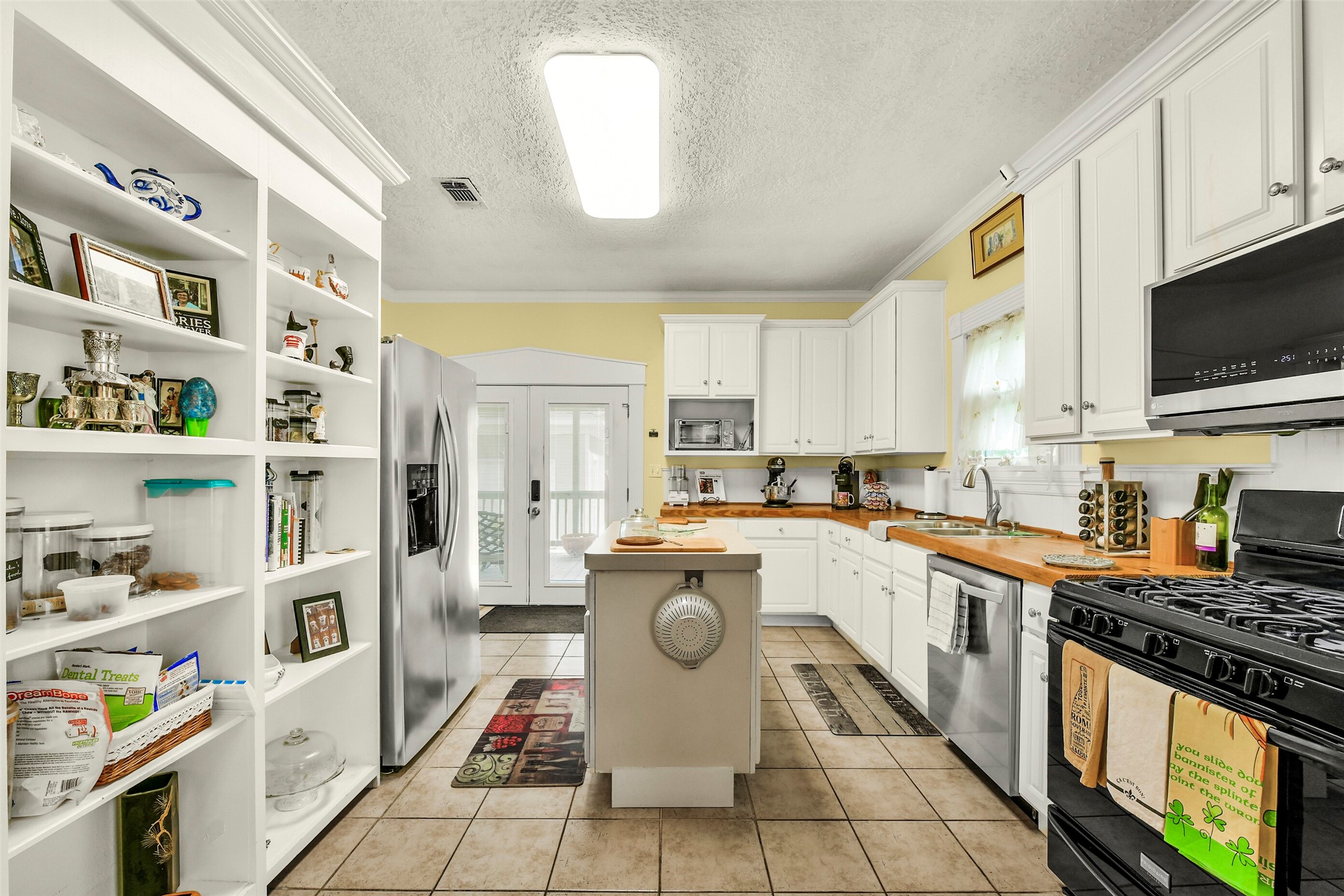 3017 Bernardo De Galvez Avenue Property Photo 8