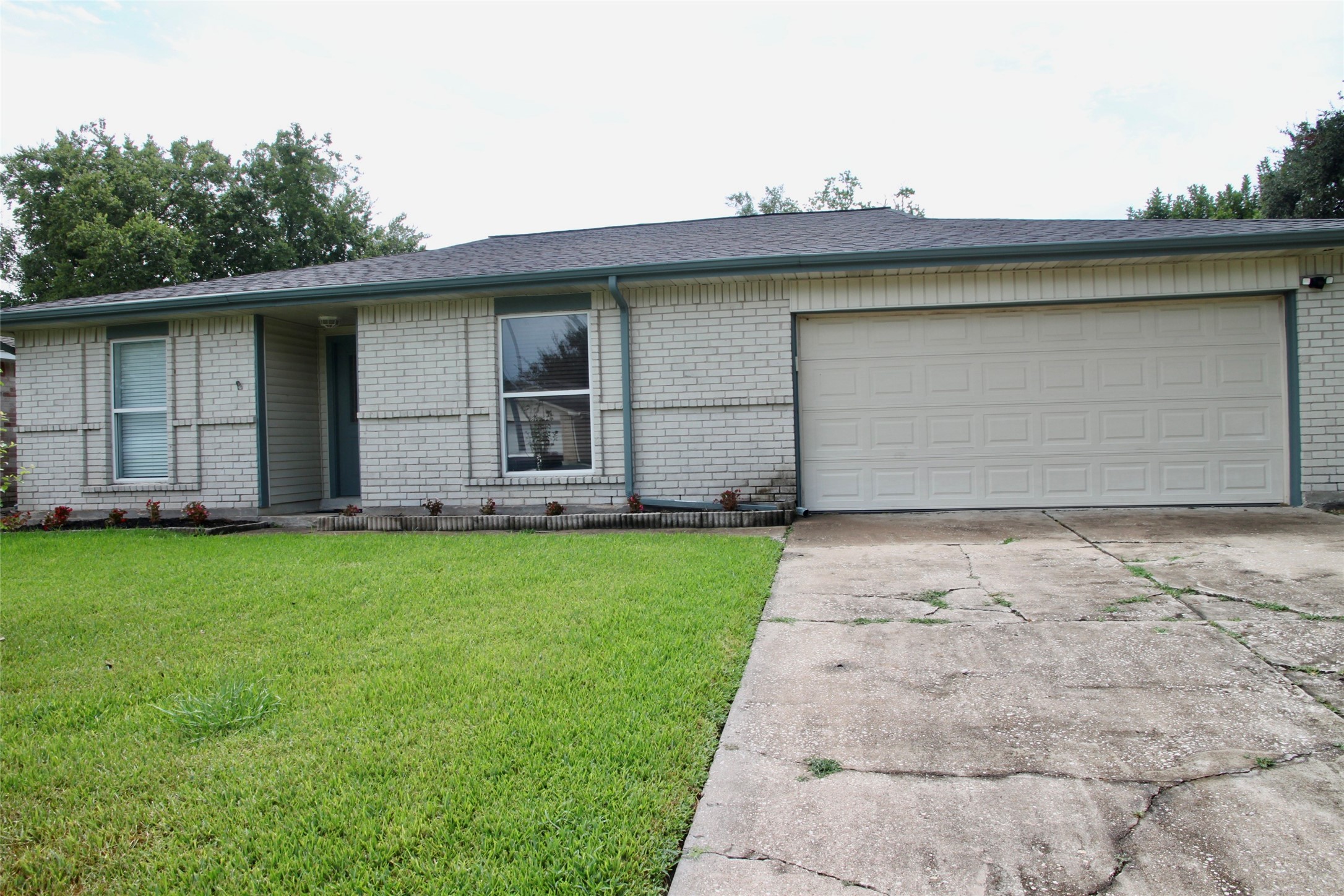 6209 Creekside Lane Property Photo 3