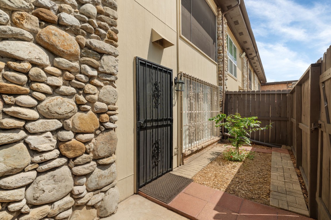 7047 Bissonnet Street 68 Property Photo 1