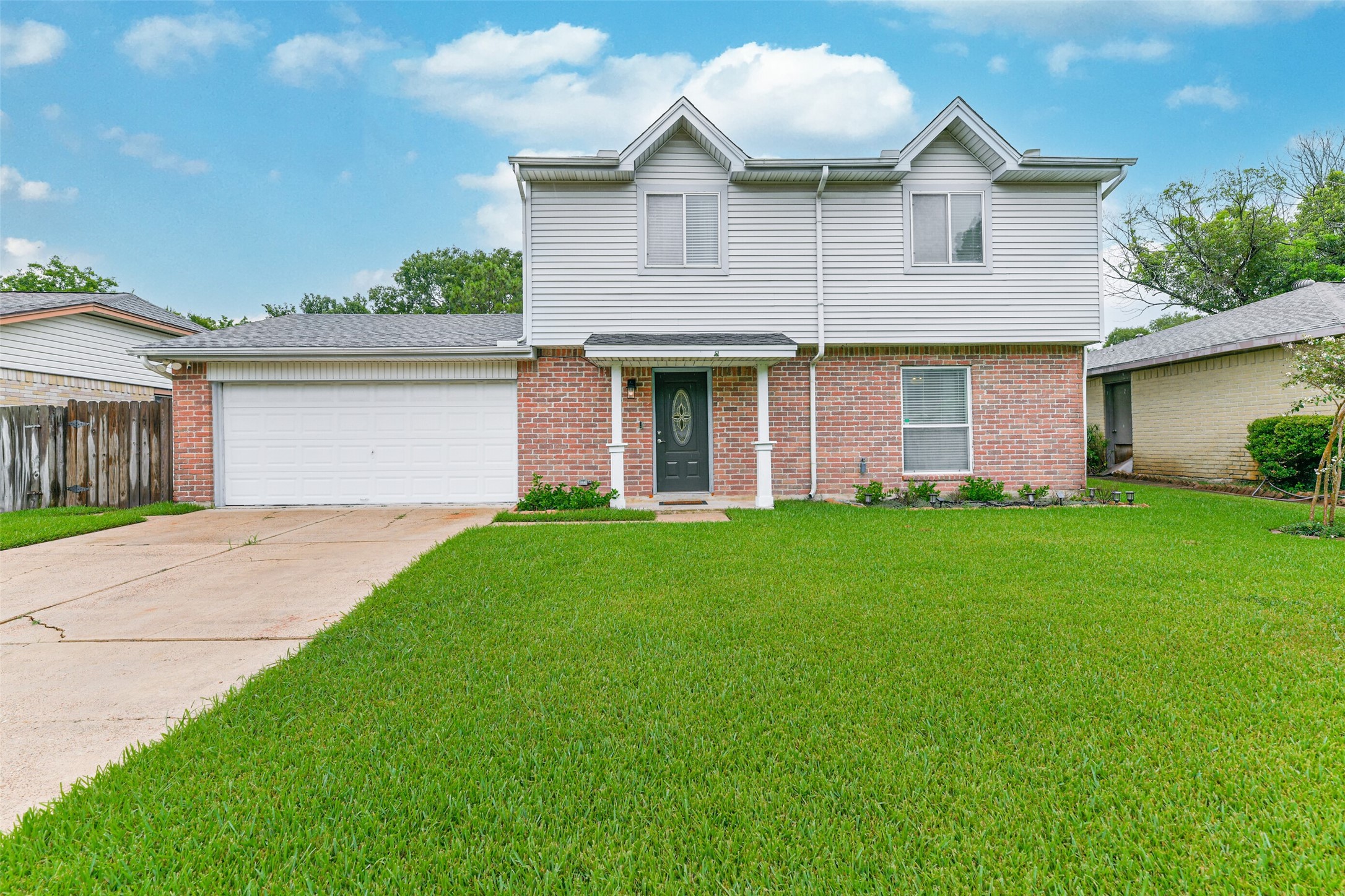 207 Woodvale Drive Property Photo 1