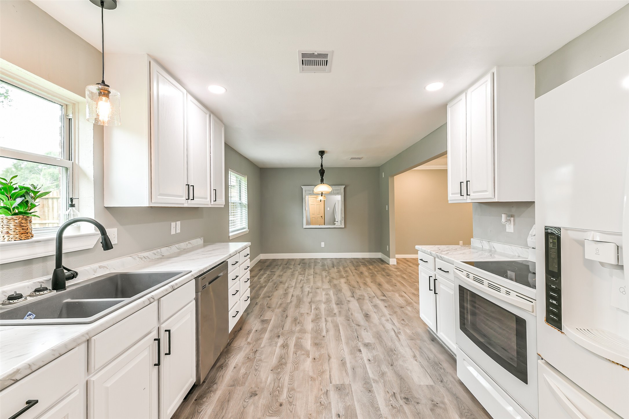 207 Woodvale Drive Property Photo 16