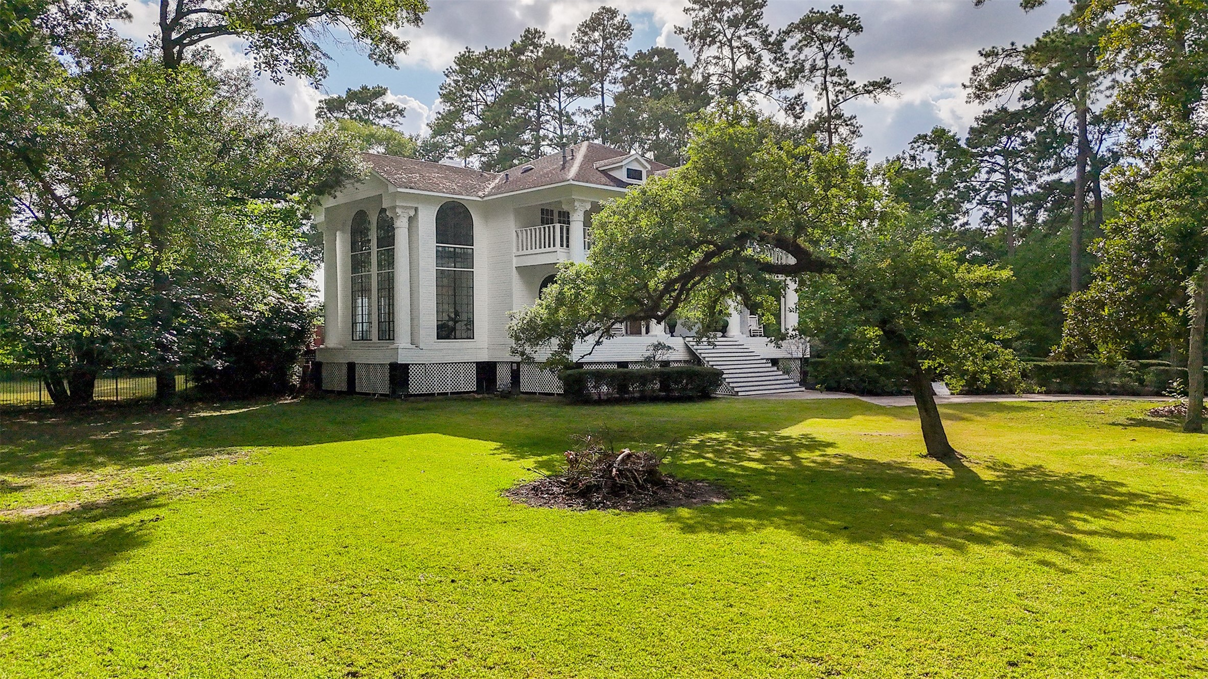 17003 Creeksouth Road Property Photo 4