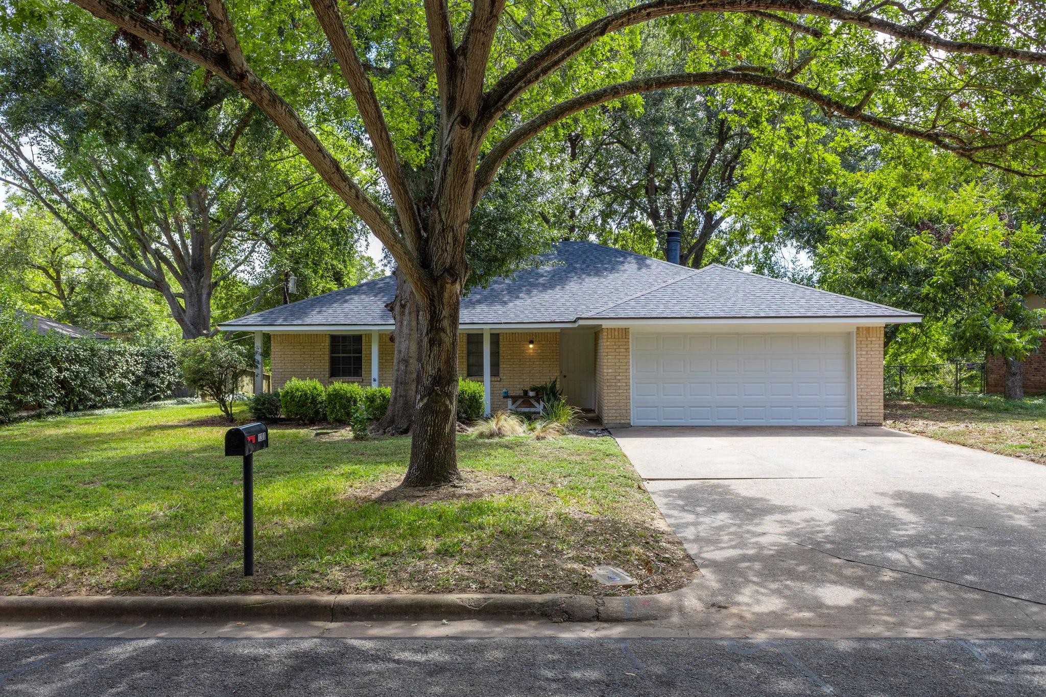 1200 Hollis Drive, Brenham Tx 77833 Property Photo 1