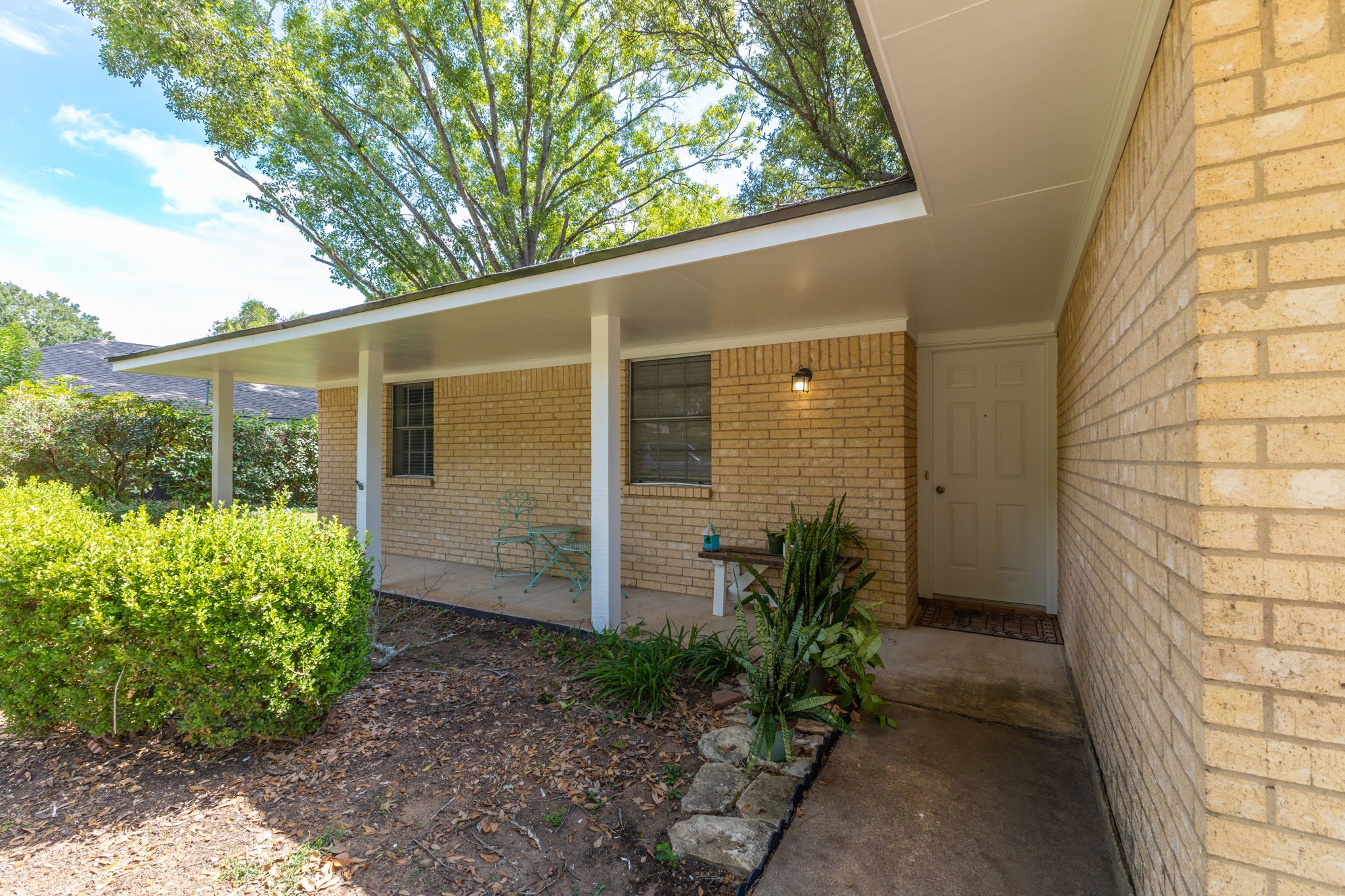 1200 Hollis Drive Property Photo 2