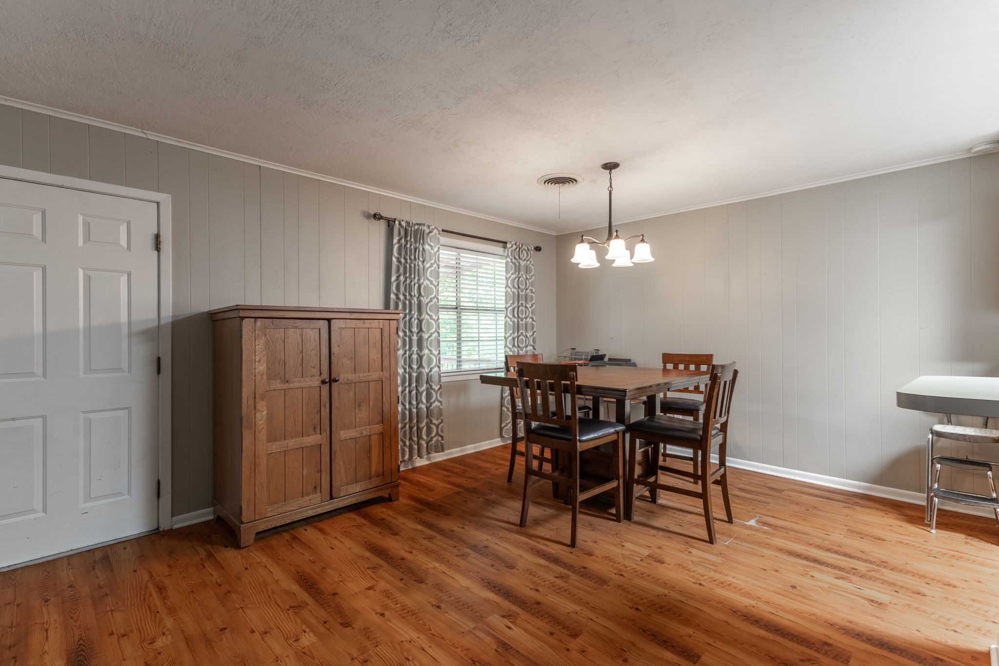 1200 Hollis Drive Property Photo 6