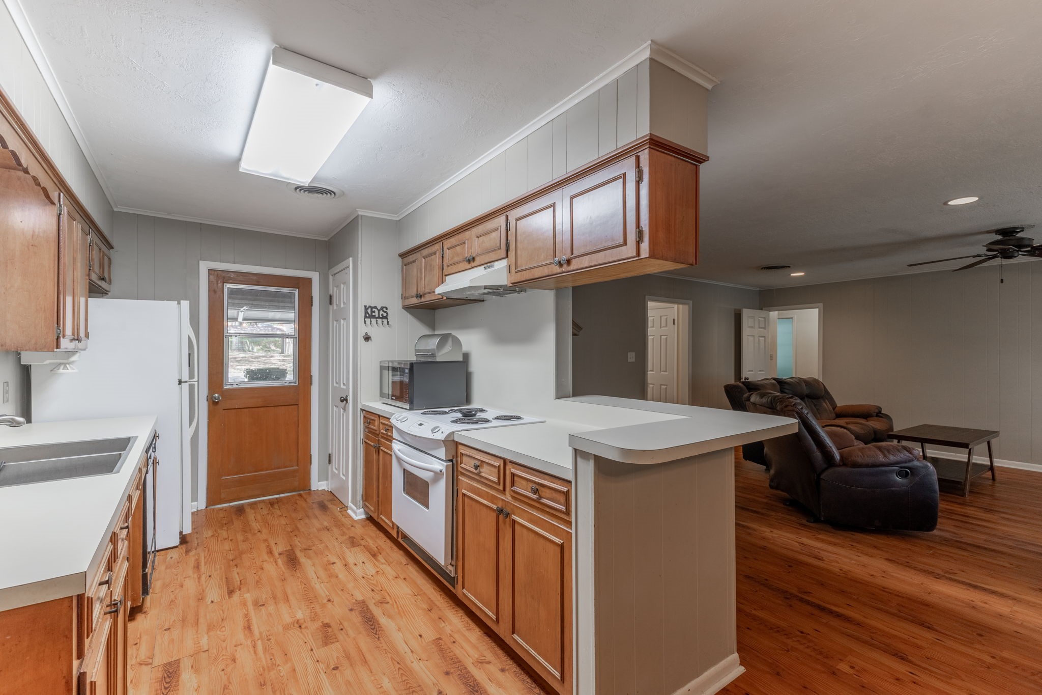 1200 Hollis Drive Property Photo 8