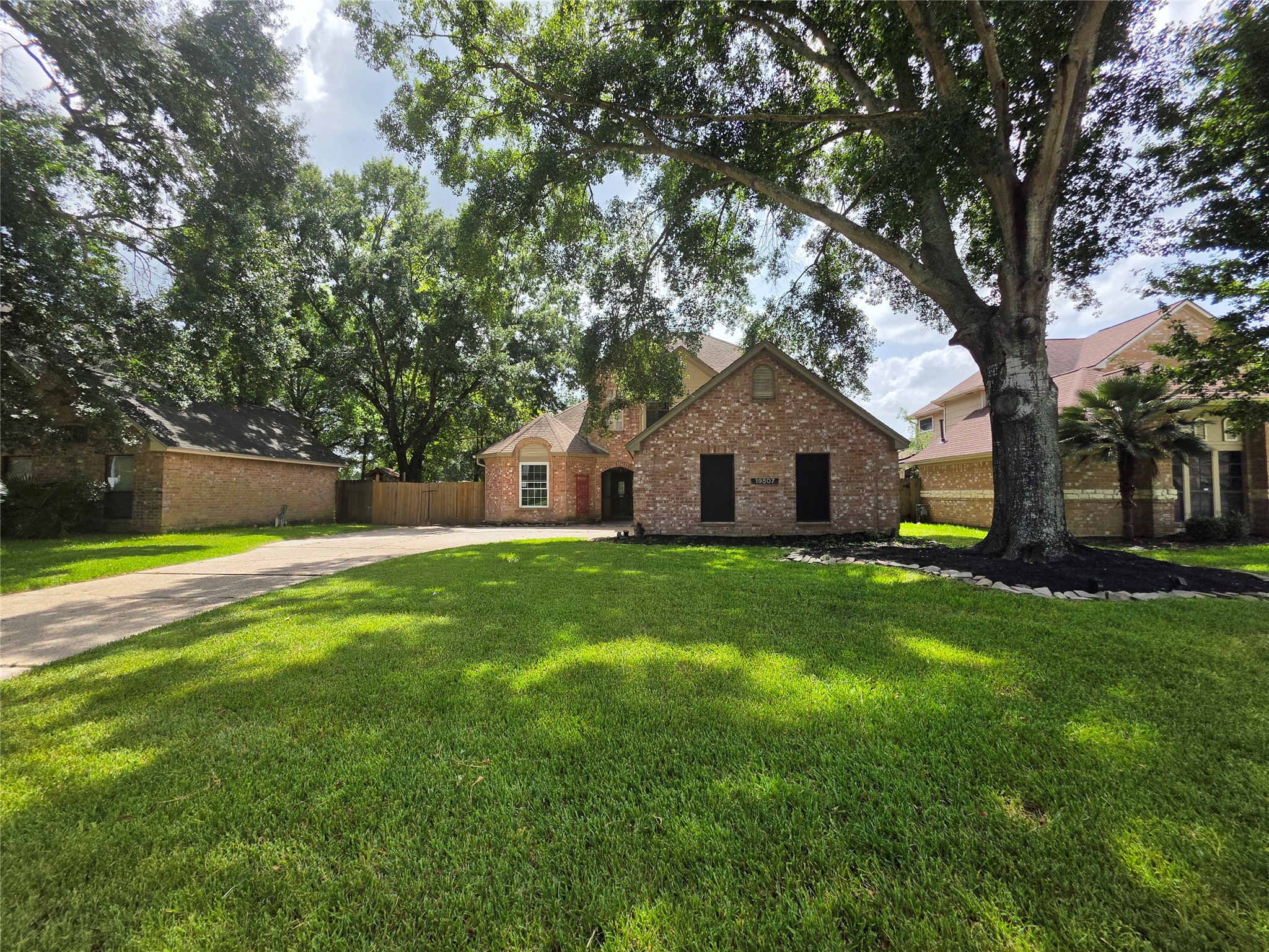 19507 Oak Station Drive Property Photo 1