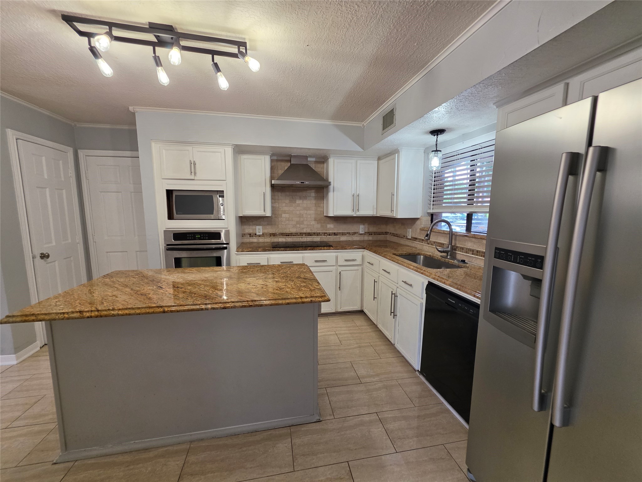 19507 Oak Station Drive Property Photo 18