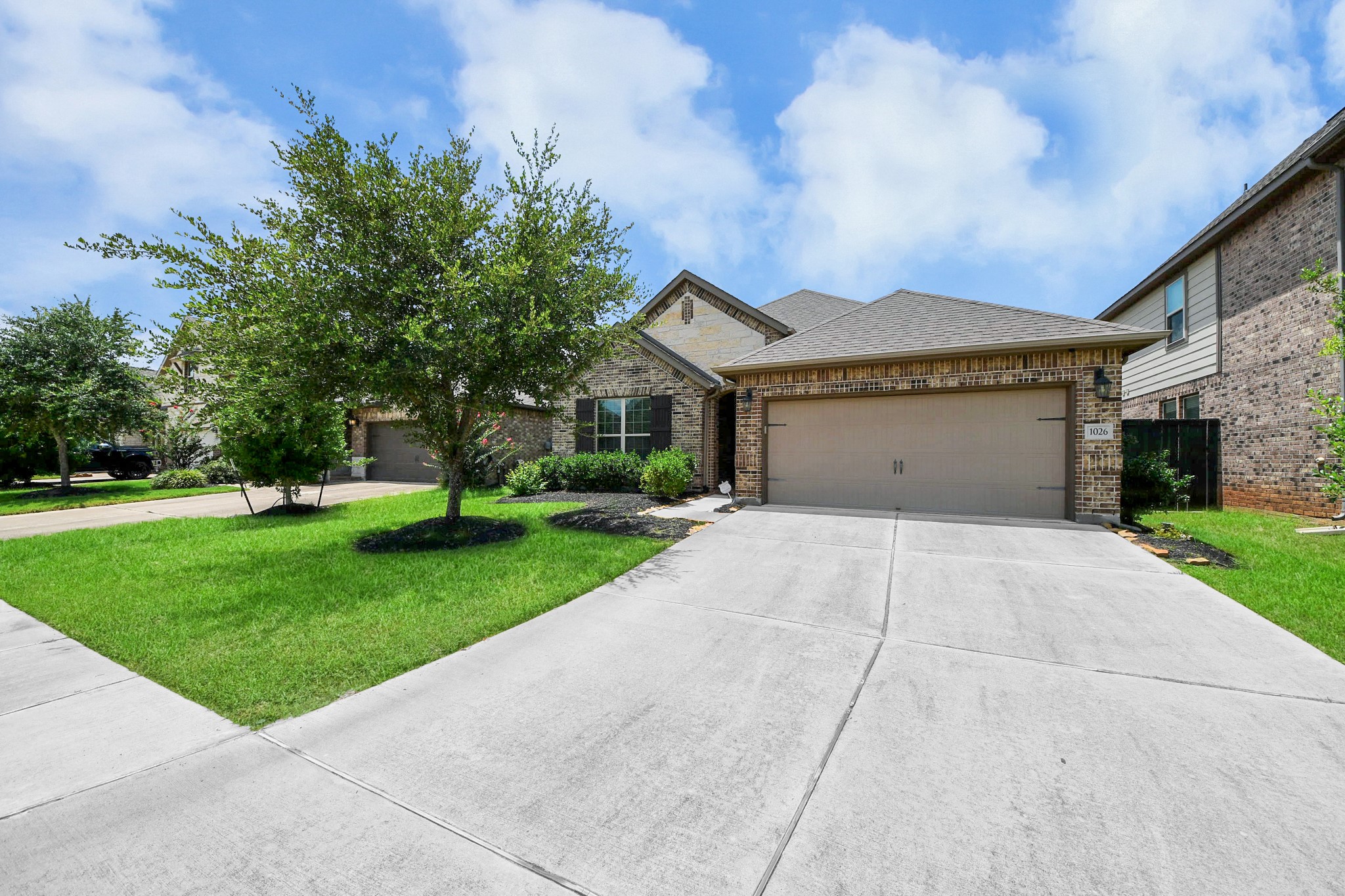 1026 Warm Summer Drive Property Photo 2