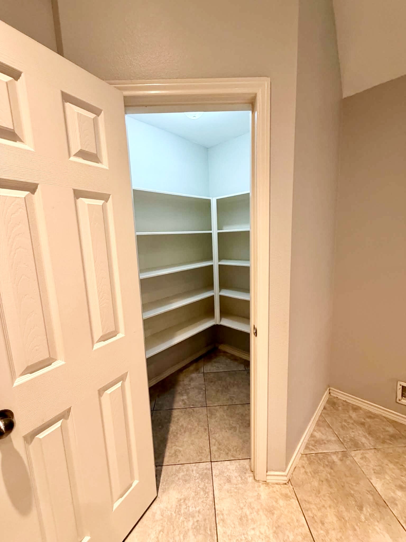5607 Wagon Wheel Lane Property Photo 6