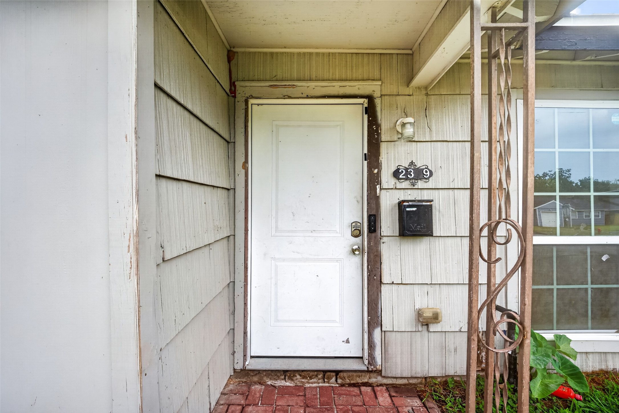 2329 Ingersol Avenue Property Photo 2