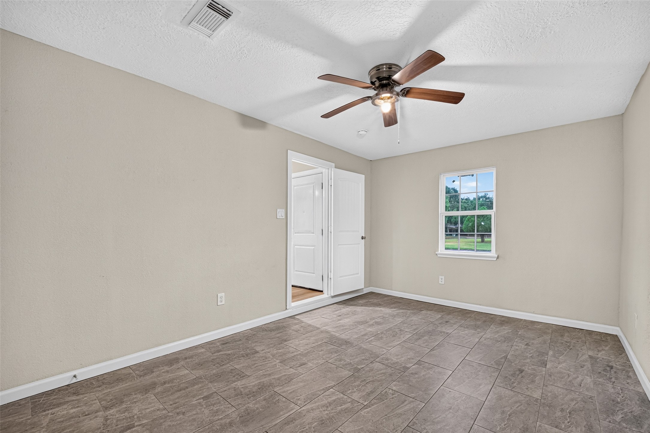 2329 Ingersol Avenue Property Photo 13