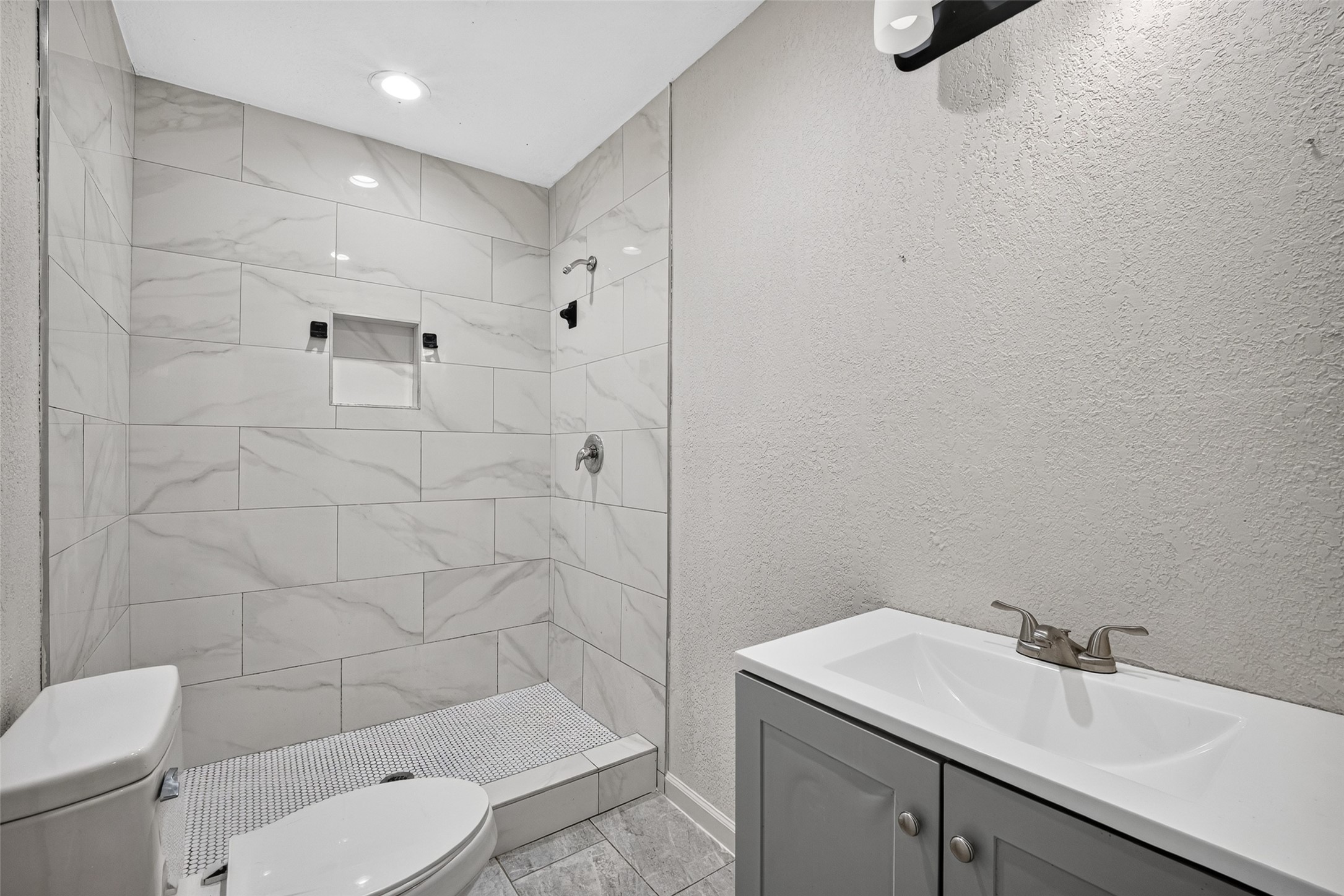 2329 Ingersol Avenue Property Photo 16