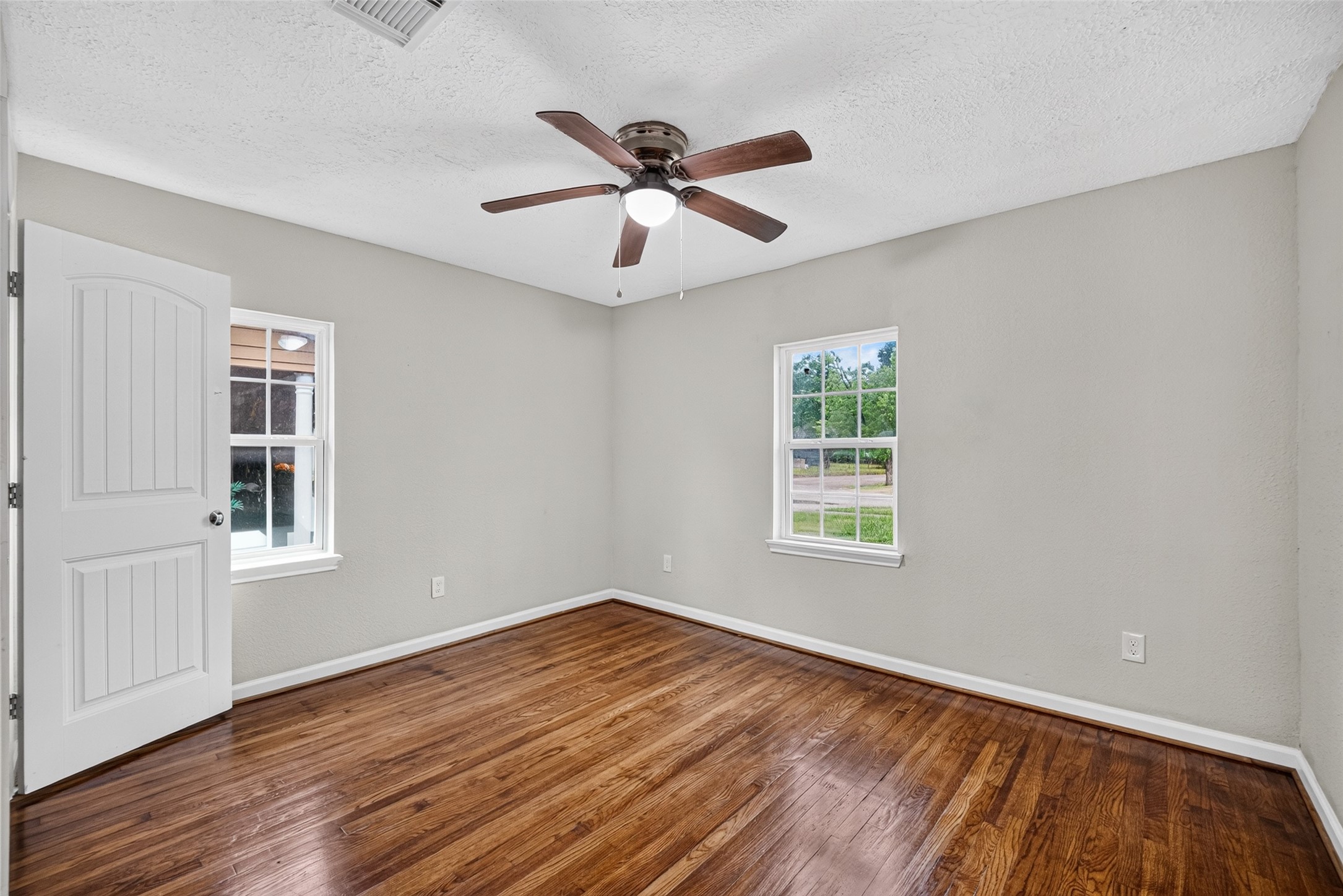 2329 Ingersol Avenue Property Photo 18