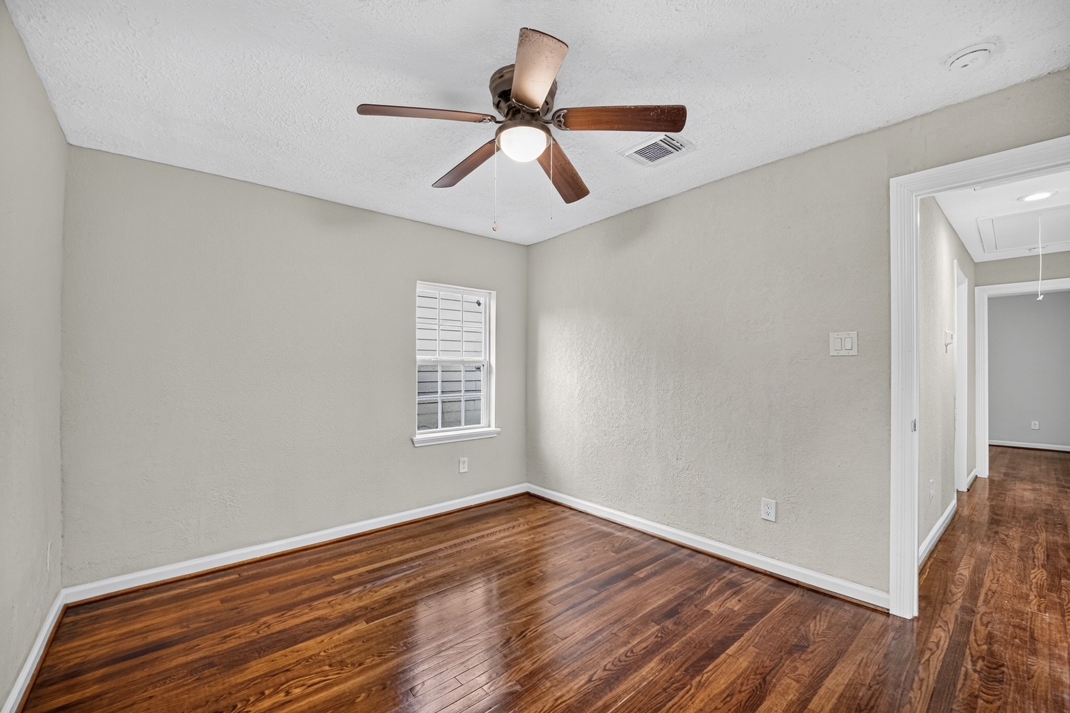 2329 Ingersol Avenue Property Photo 20