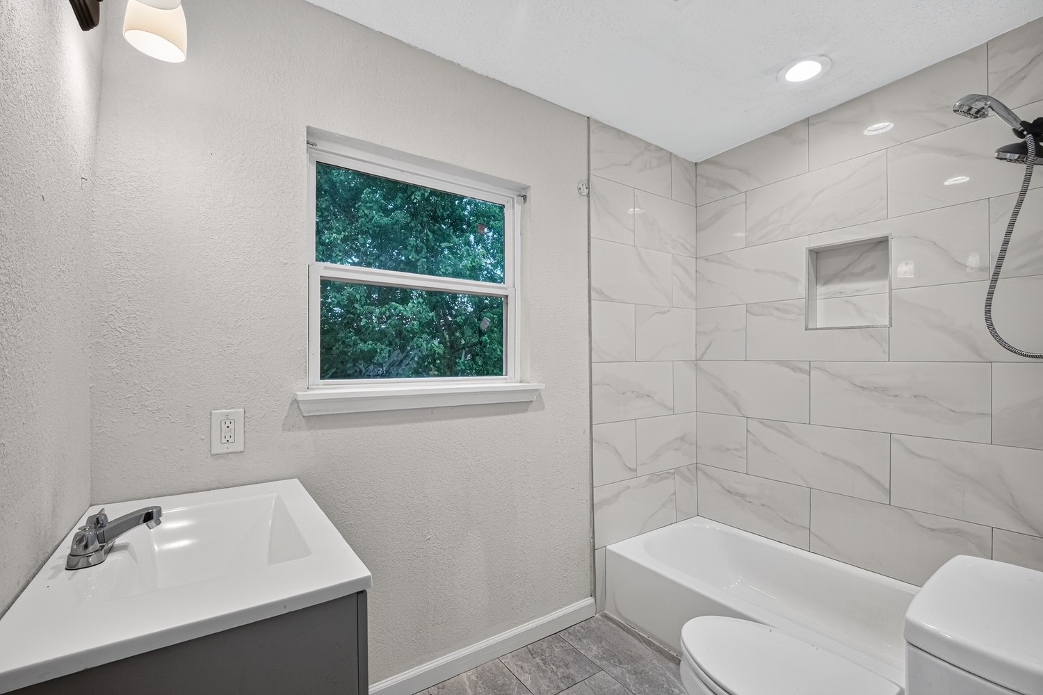 2329 Ingersol Avenue Property Photo 21