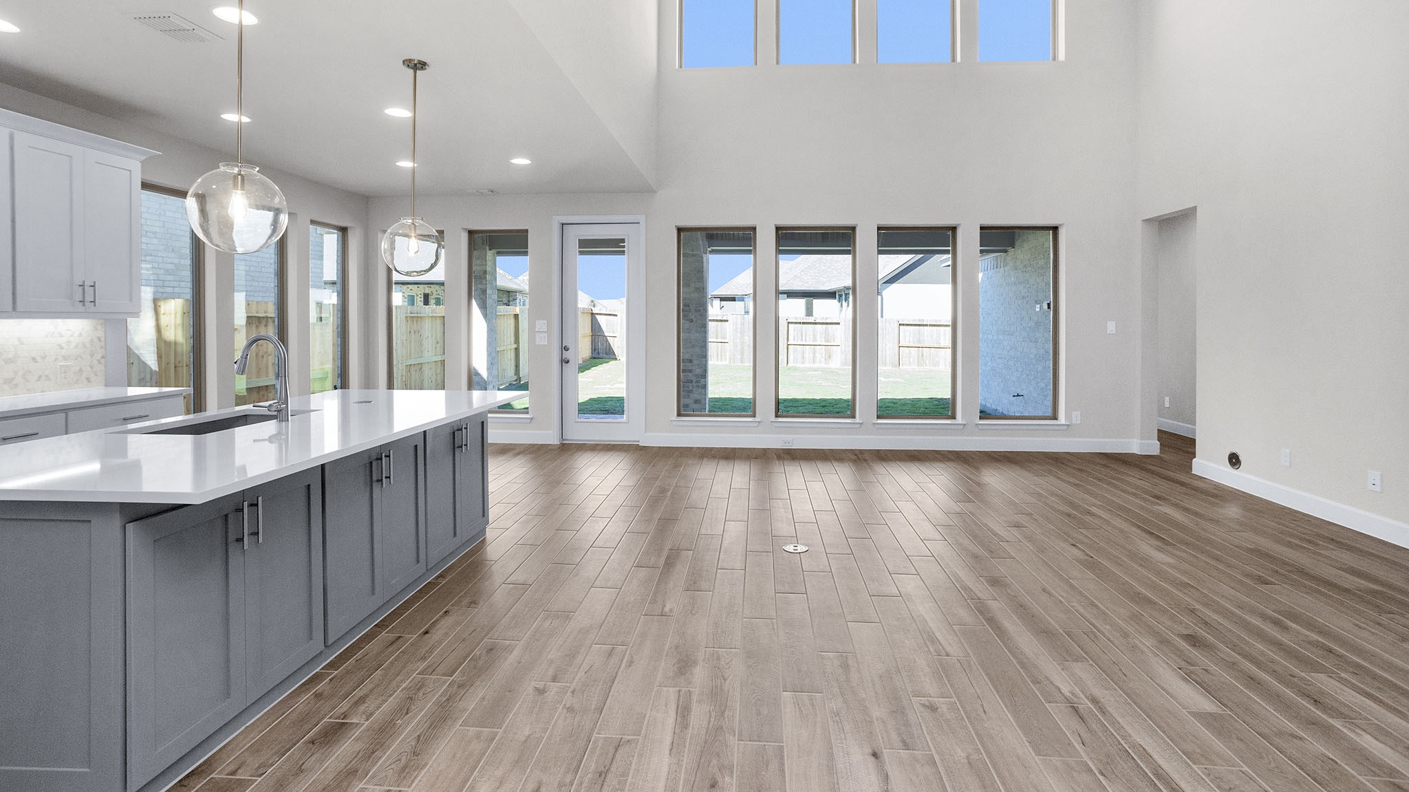 11911 Greenwood Drive Property Photo 3