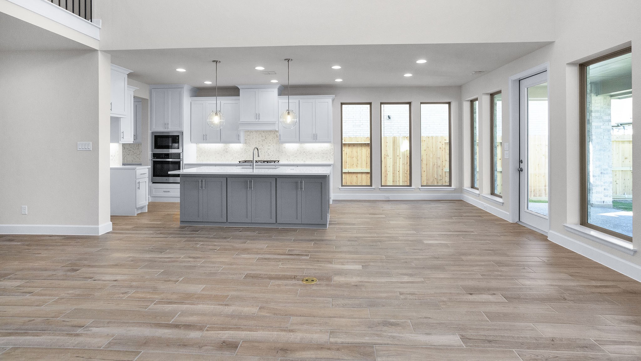 11911 Greenwood Drive Property Photo 4