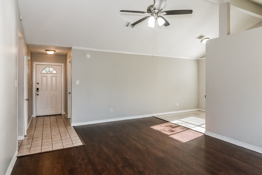 20250 Telegraph Square Lane Property Photo 4