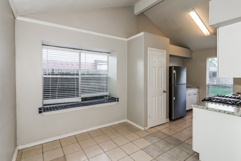 20250 Telegraph Square Lane Property Photo 5