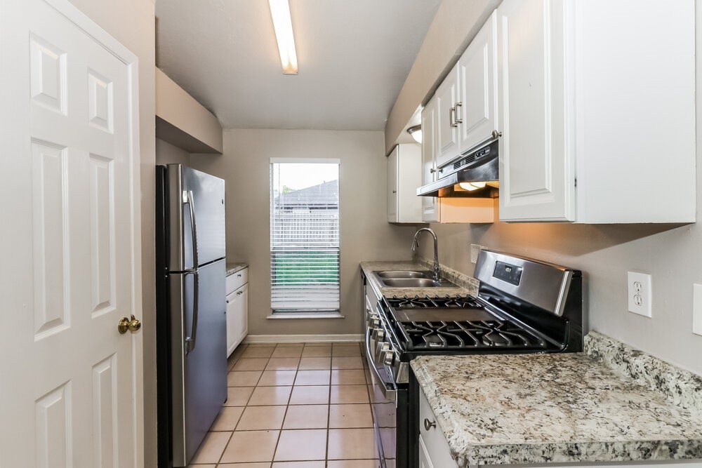 20250 Telegraph Square Lane Property Photo 6