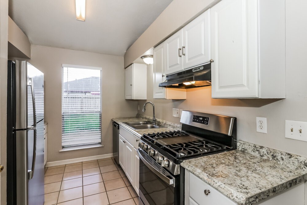 20250 Telegraph Square Lane Property Photo 7