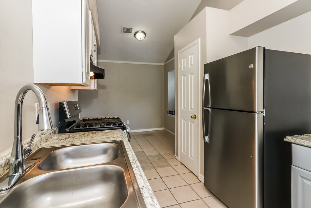 20250 Telegraph Square Lane Property Photo 8