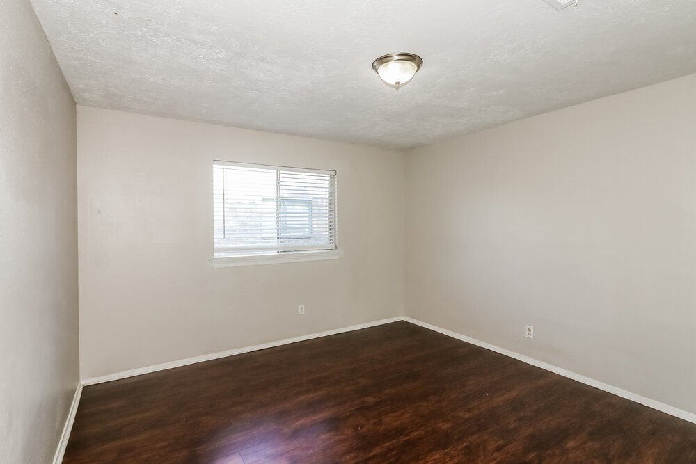 20250 Telegraph Square Lane Property Photo 9