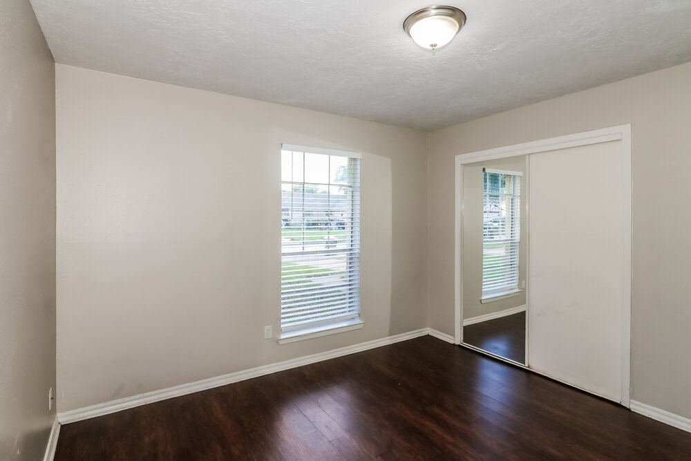20250 Telegraph Square Lane Property Photo 13