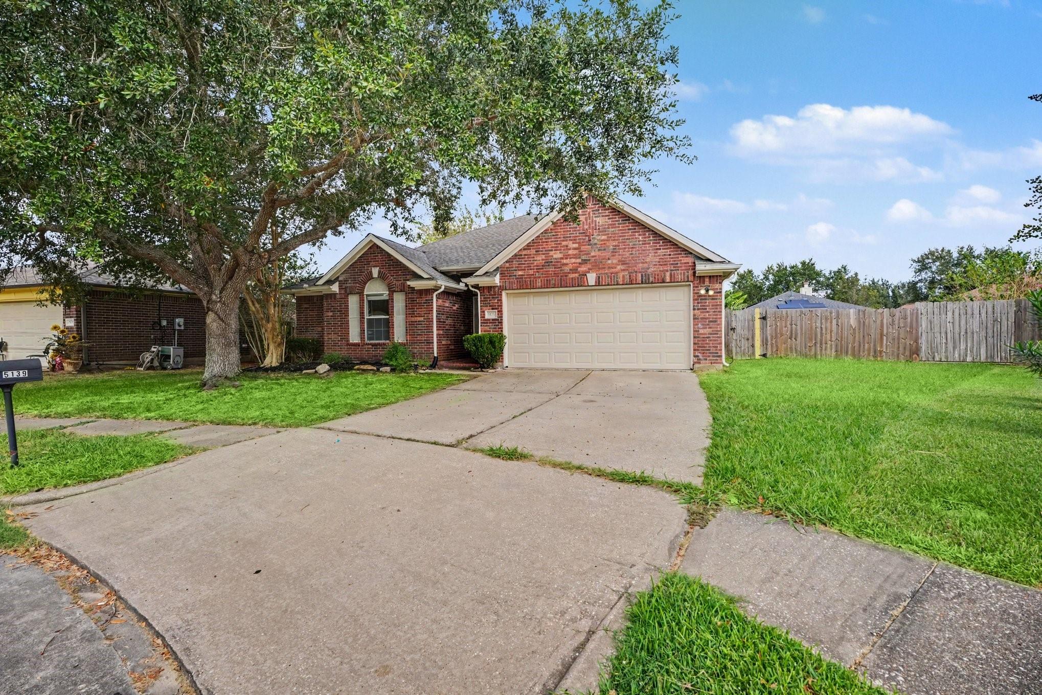 5139 Chase Park Circle, Bacliff Tx 77518 Property Photo 2