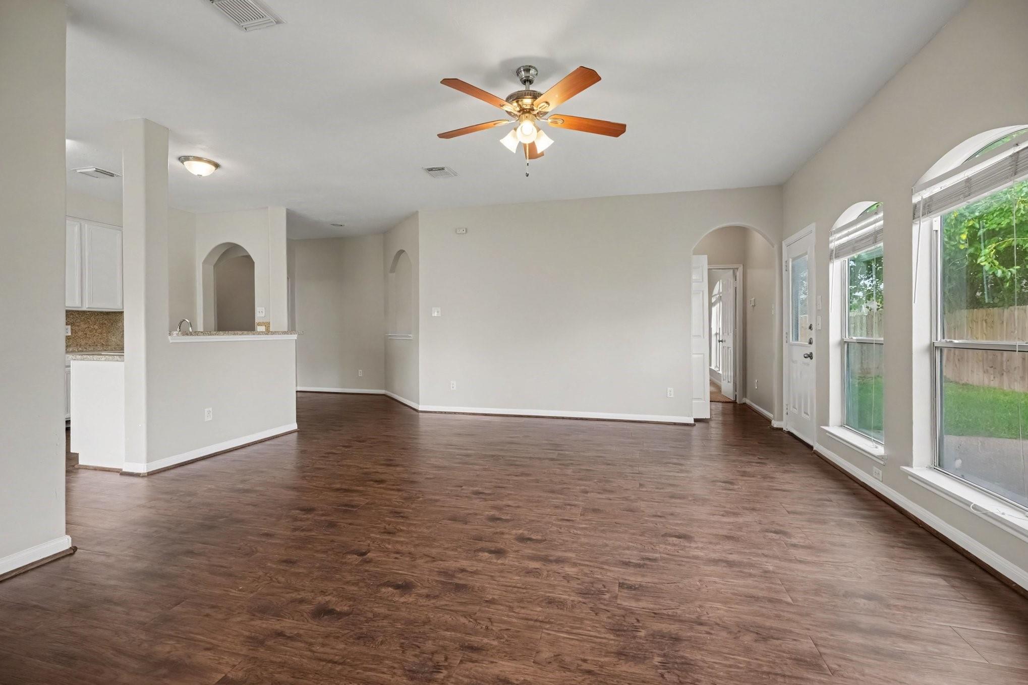 5139 Chase Park Circle, Bacliff Tx 77518 Property Photo 4