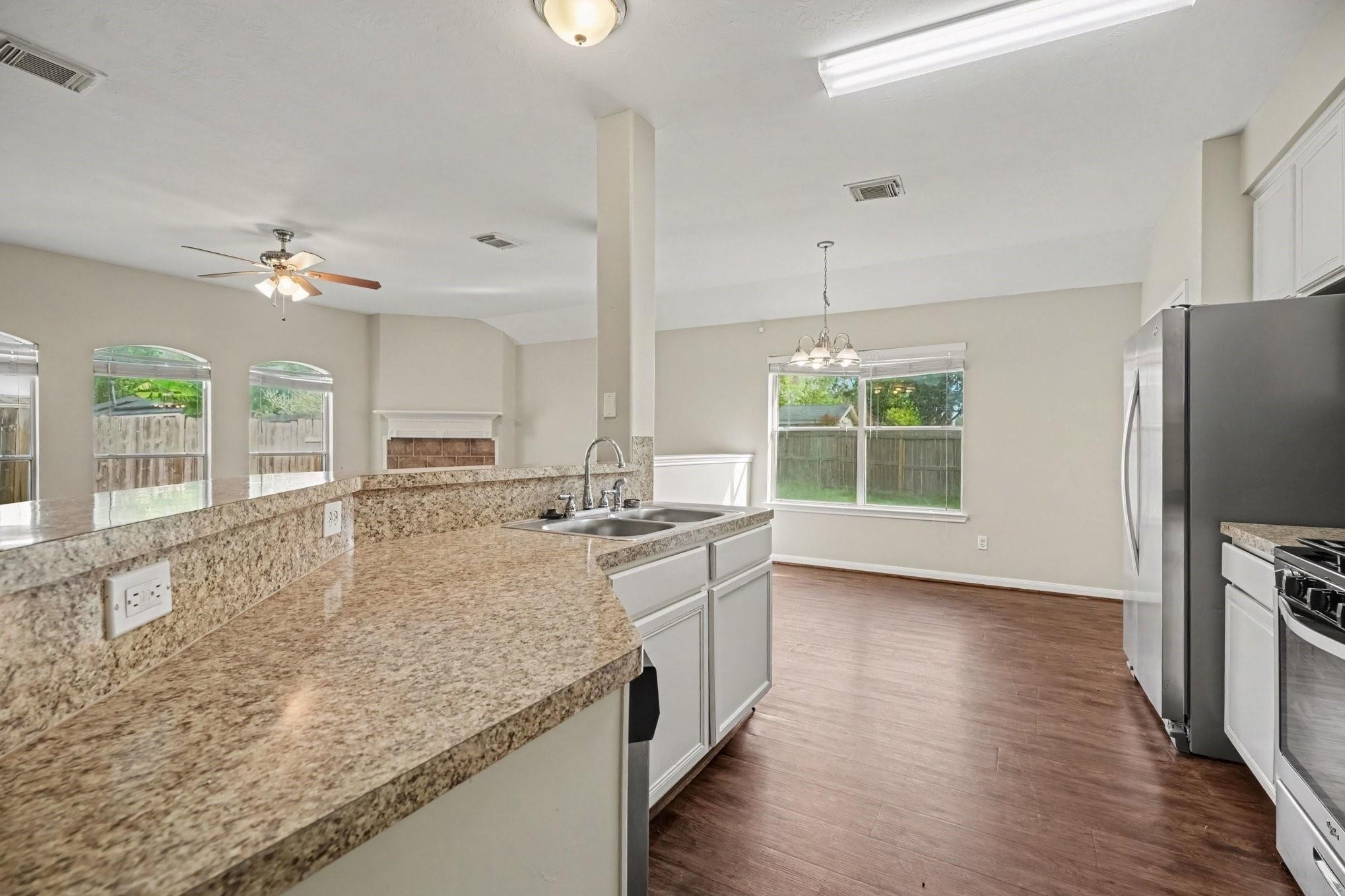 5139 Chase Park Circle, Bacliff Tx 77518 Property Photo 9