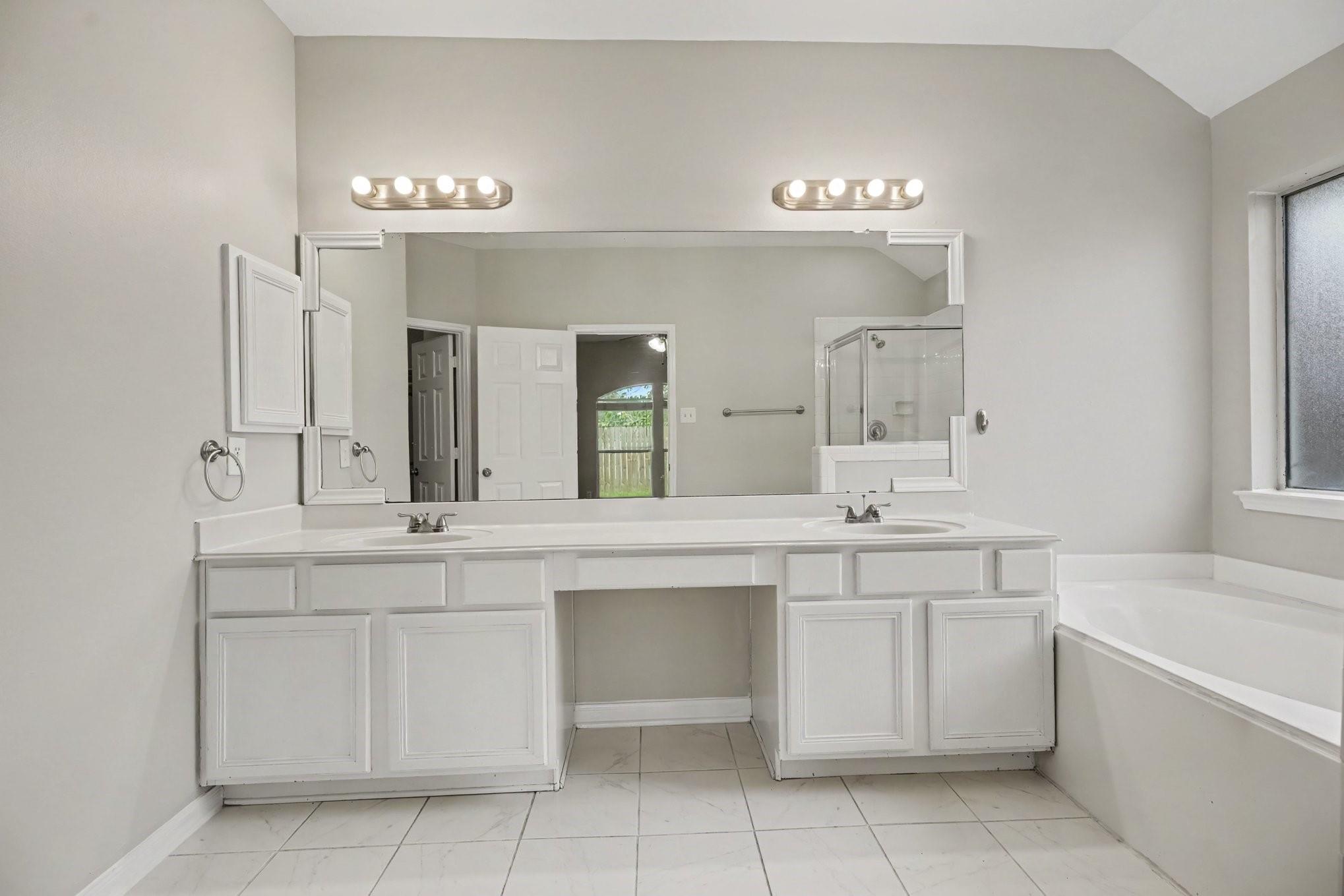 5139 Chase Park Circle, Bacliff Tx 77518 Property Photo 17