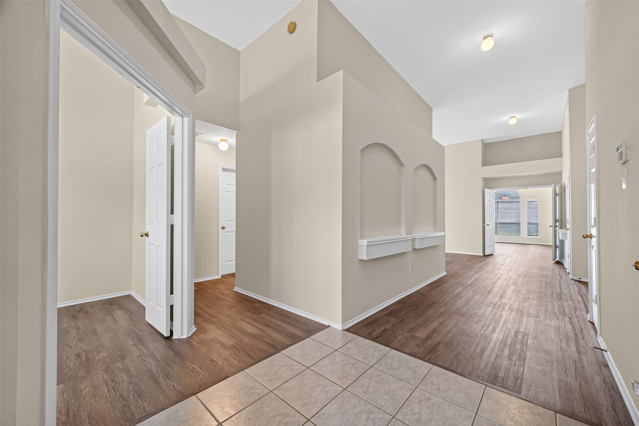 2111 Laurel Arbor Drive Property Photo 4