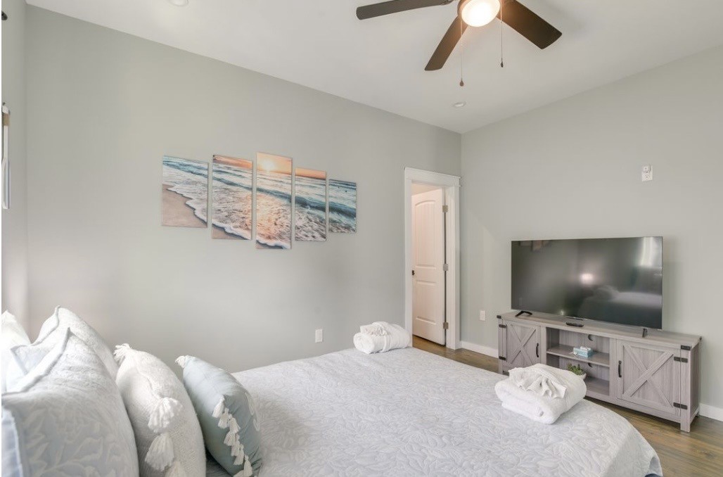 1049 Sunset Circle W Property Photo 14