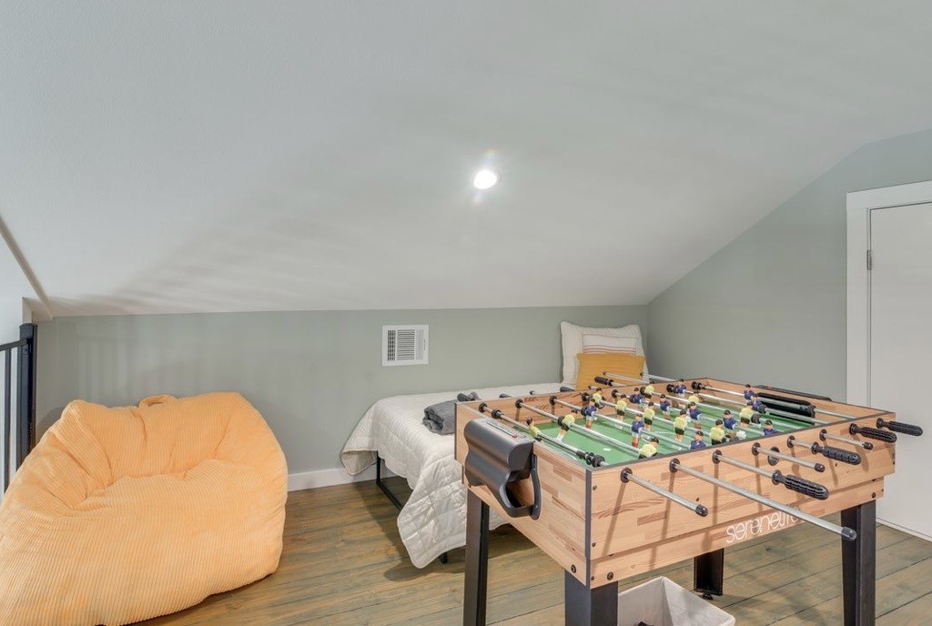 1049 Sunset Circle W Property Photo 17