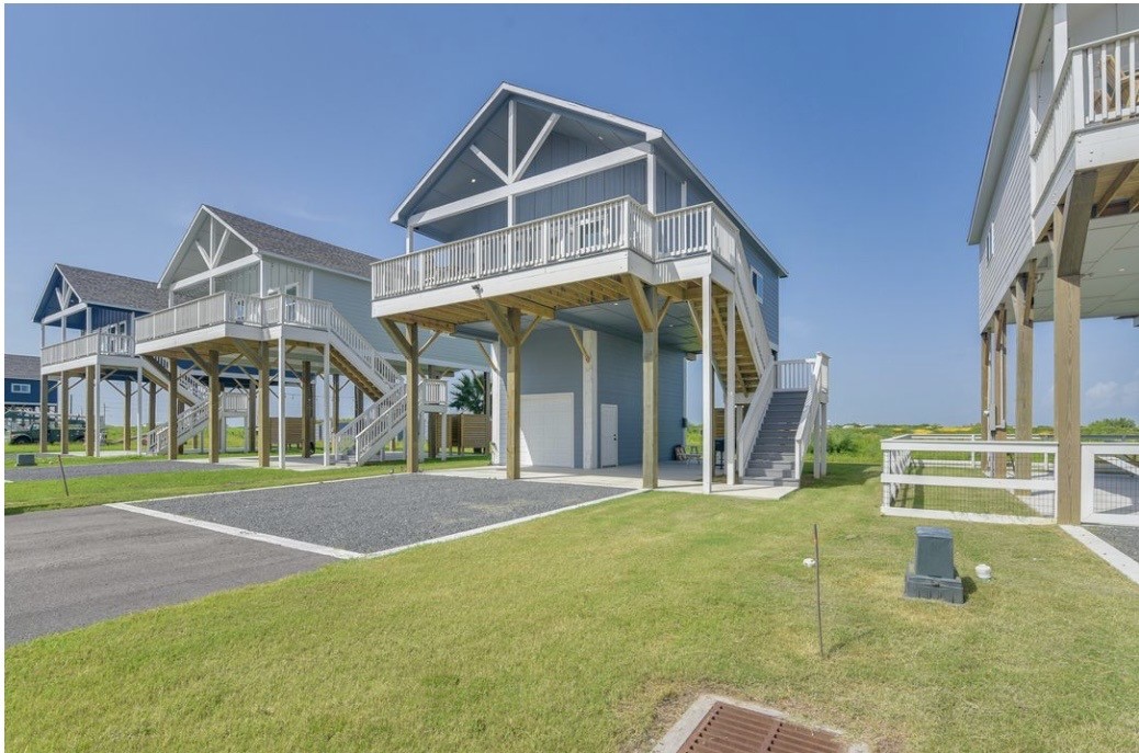 1049 Sunset Circle W Property Photo 22