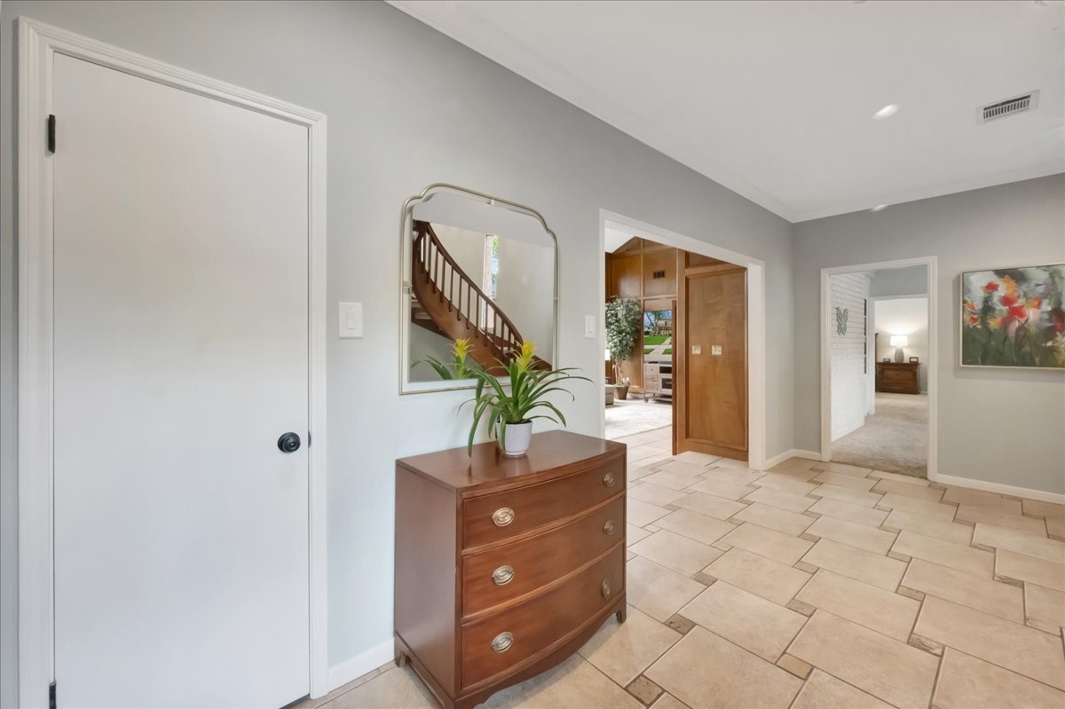 307 Crestwood Drive Property Photo 21