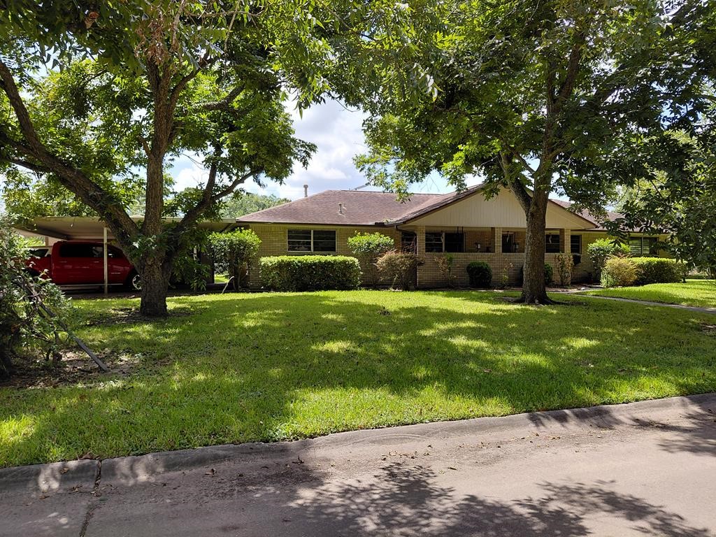 736 Northridge Street Property Photo 1