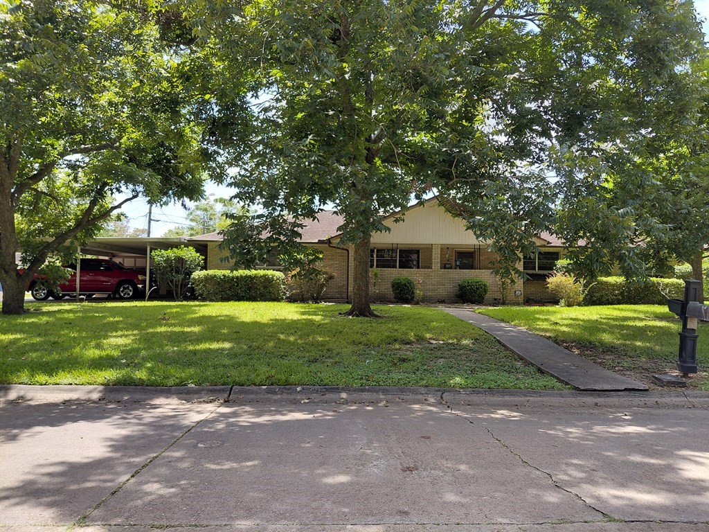 736 Northridge Street Property Photo 2