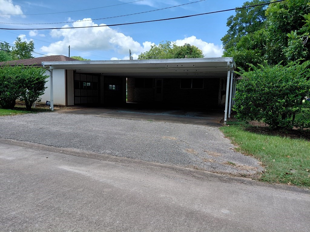 736 Northridge Street Property Photo 4