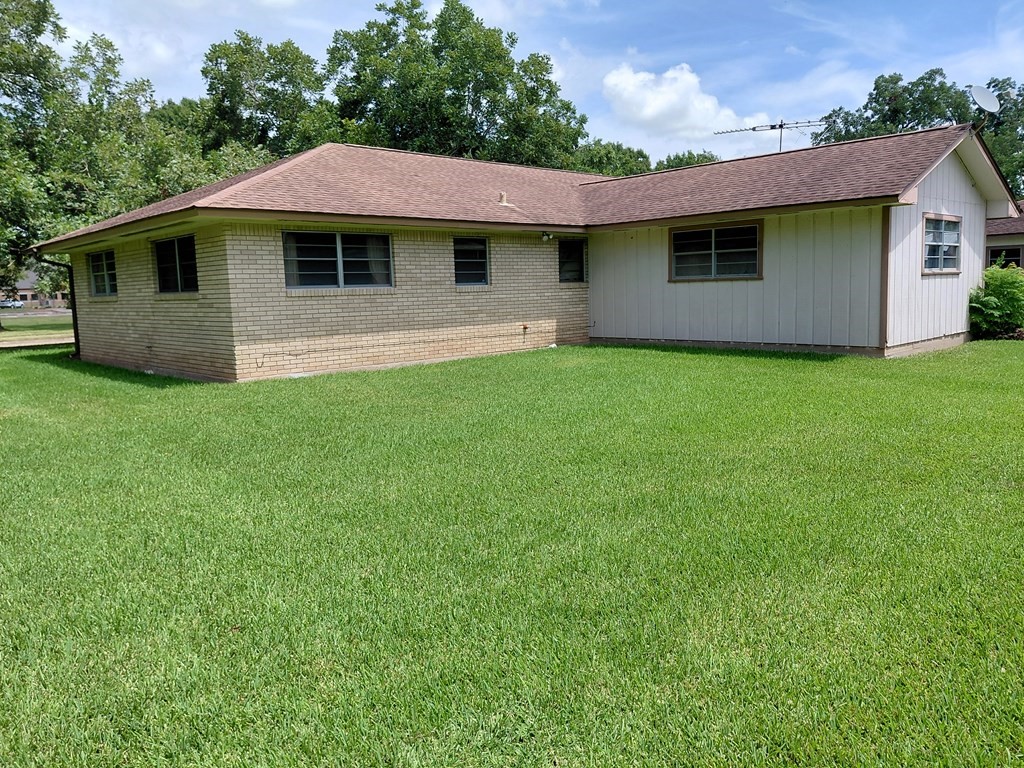736 Northridge Street Property Photo 8