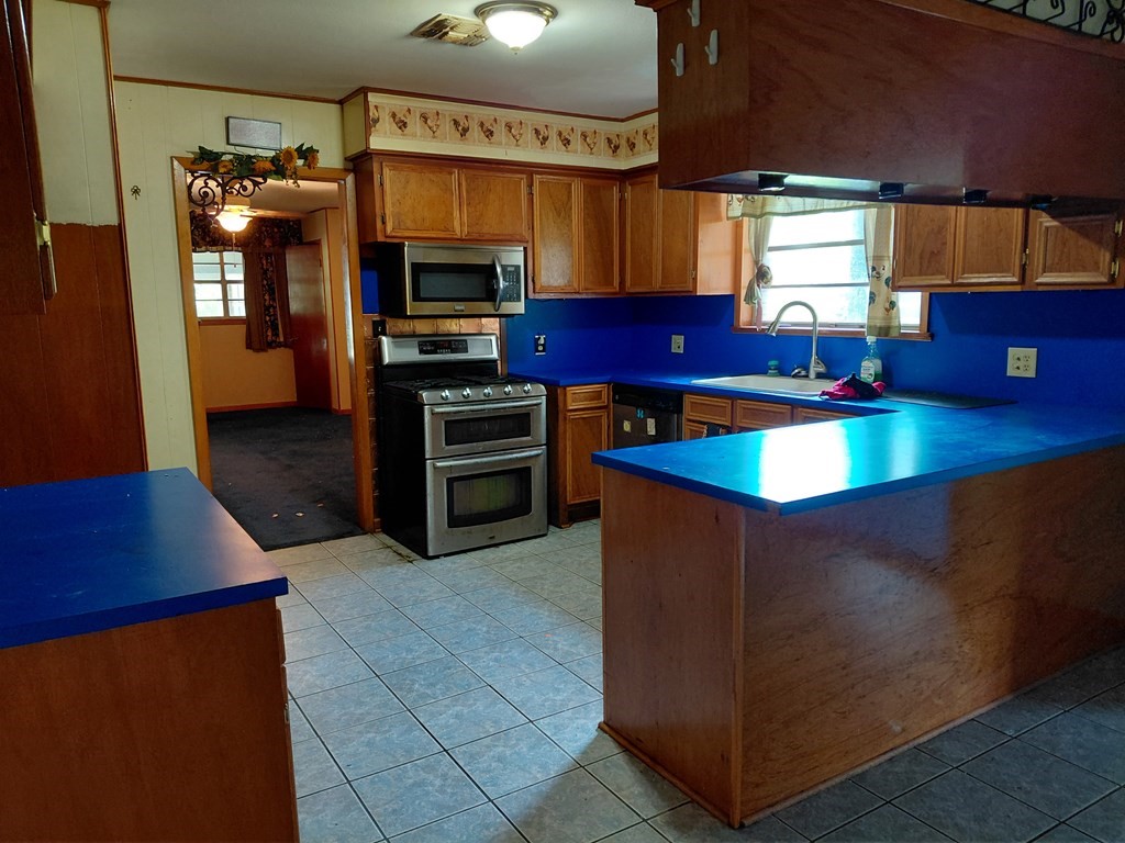 736 Northridge Street Property Photo 11