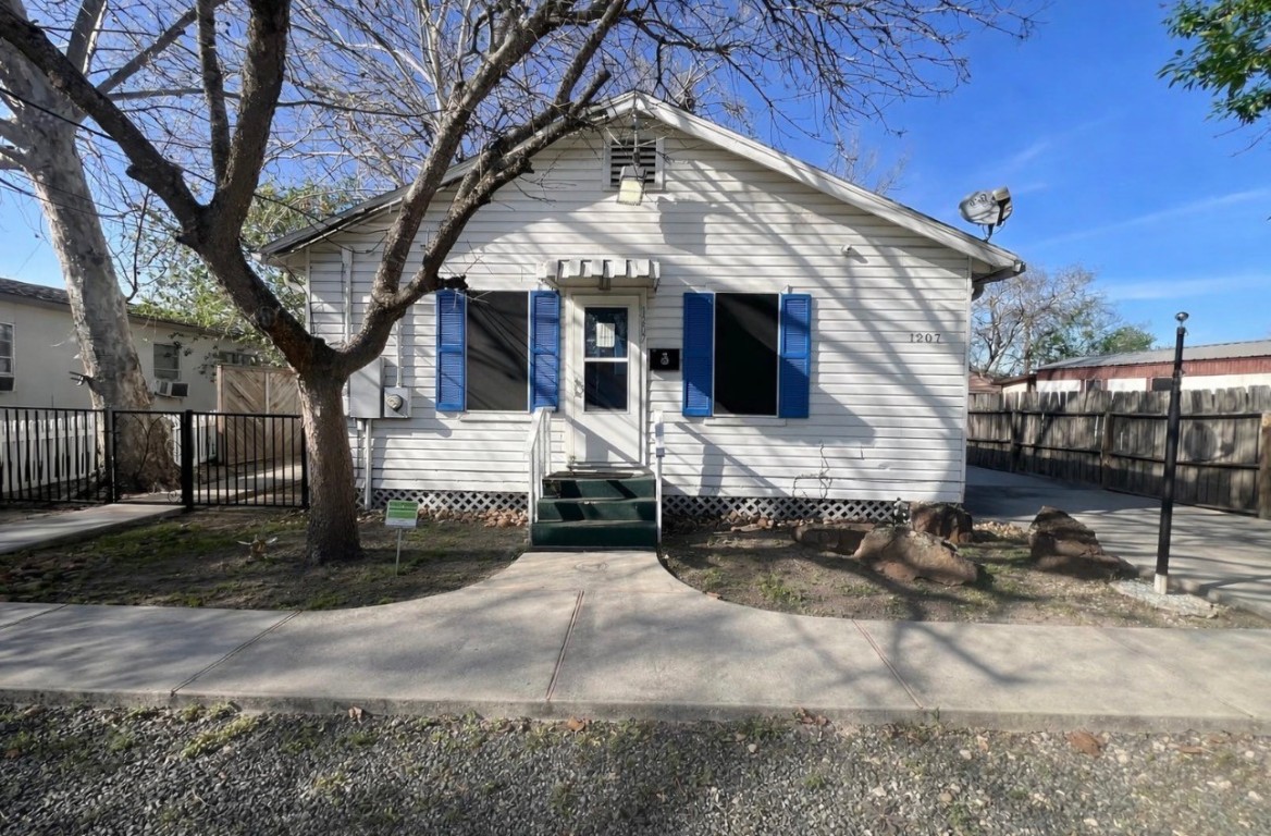 1207 W Ferguson Street Property Photo 1